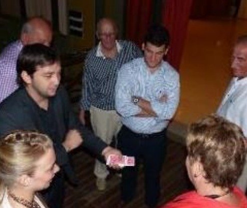 Magia de cerca en un evento