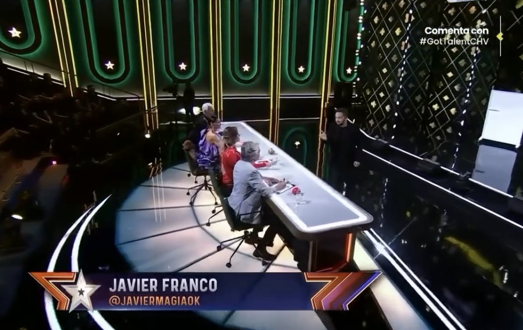 Escenario de Got Talent Chile durante la actuación de Javier Franco